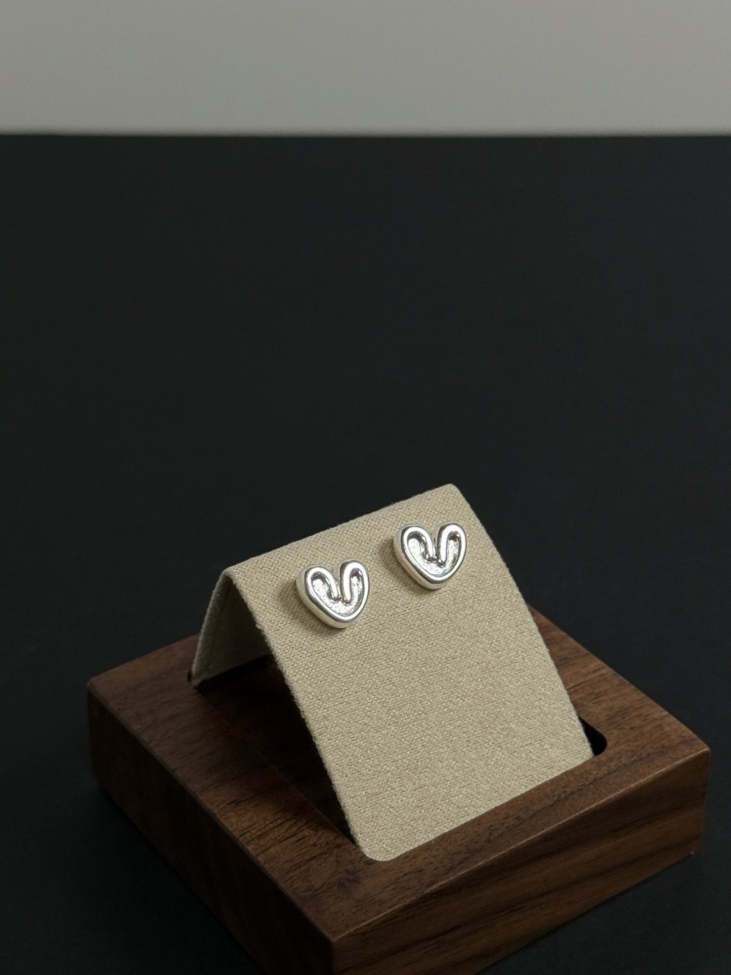 S925立體紋理愛心耳釘